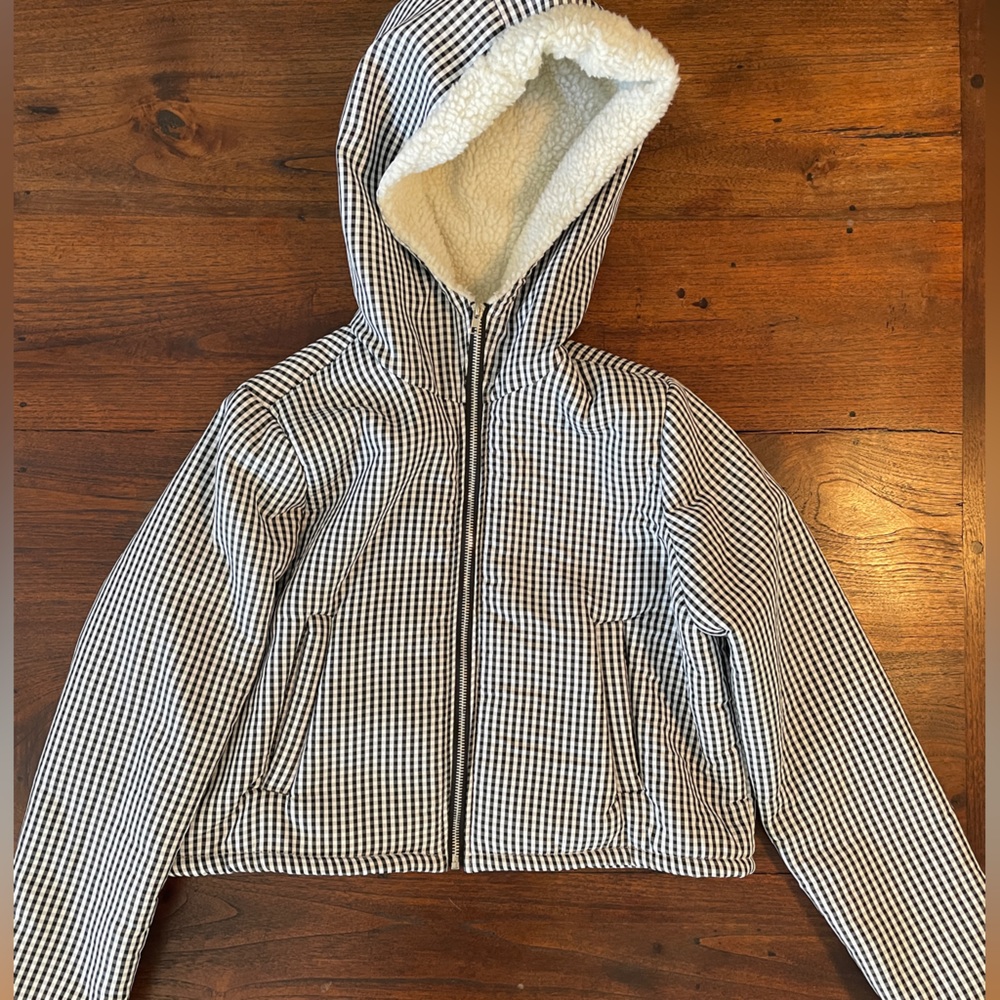 Shein Front Zip Hoodie Crop Fleece Jacket size small. Black and white